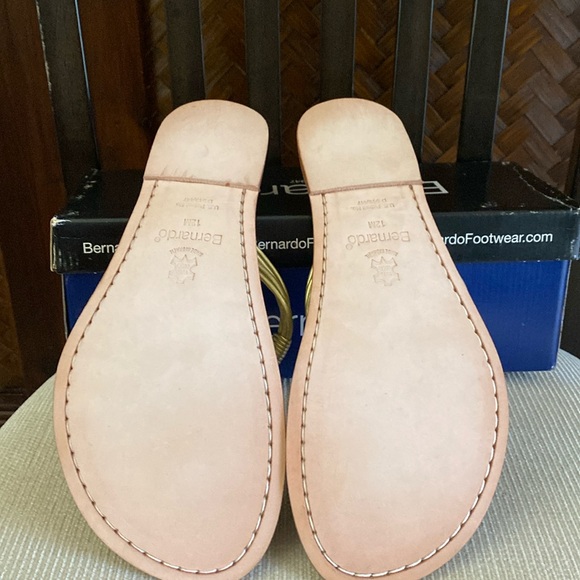 BERNARDO - ***RARE***Medieval Nappa Gold 12M NWT - Picture 7 of 9